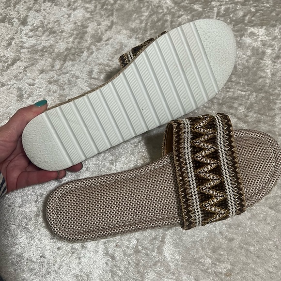 Tan, Brown, and Golden Platform Sandals Size 9.5 - Picture 3 of 4